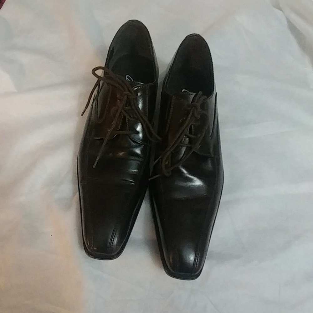 Shoes - Picture 2 of 4
